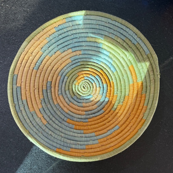 African Rwanda Woven Sweetgrass and Sisal Wall Hanging Basket - Picture 2 of 3